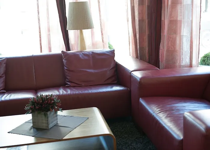 Uhu Garni 3* Colonia