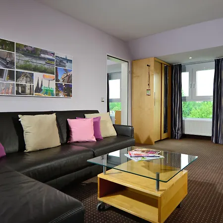 Uhu Garni 3* Cologne