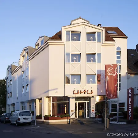 Uhu Garni 3* Cologne