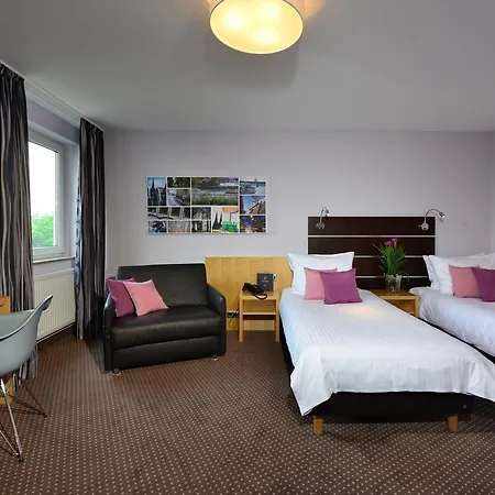 Uhu Garni 3* Cologne