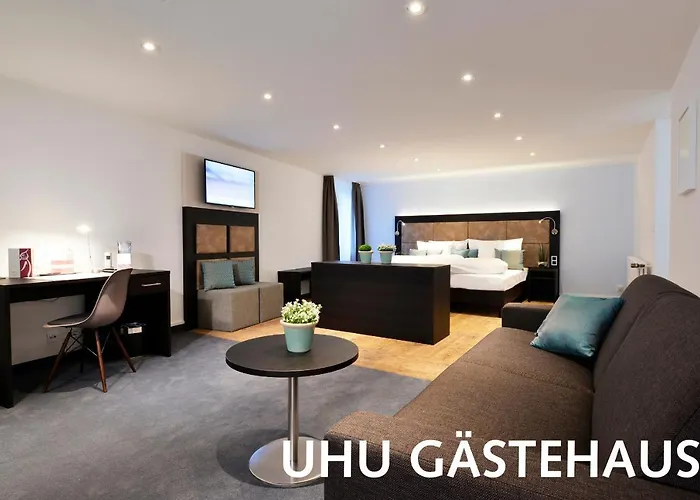 Uhu Garni Hotel 3*