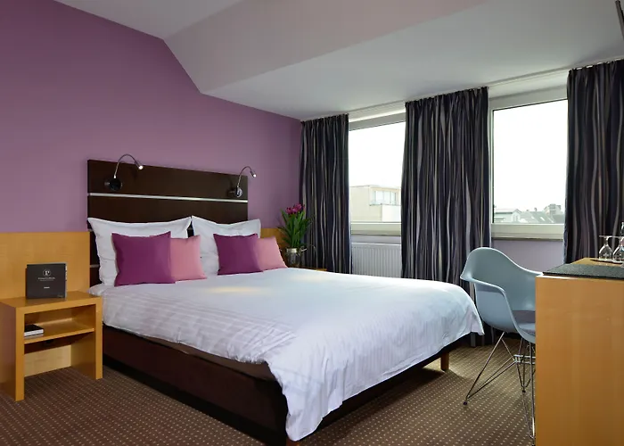 Uhu Garni 3* Cologne