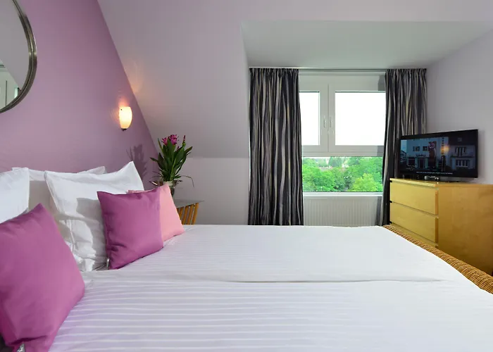 Uhu Garni 3* Cologne