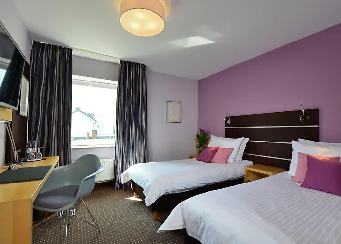 Uhu Garni كولونيا