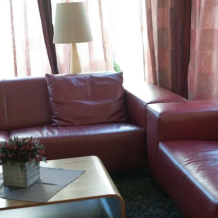 Uhu Garni 3* Kolonia